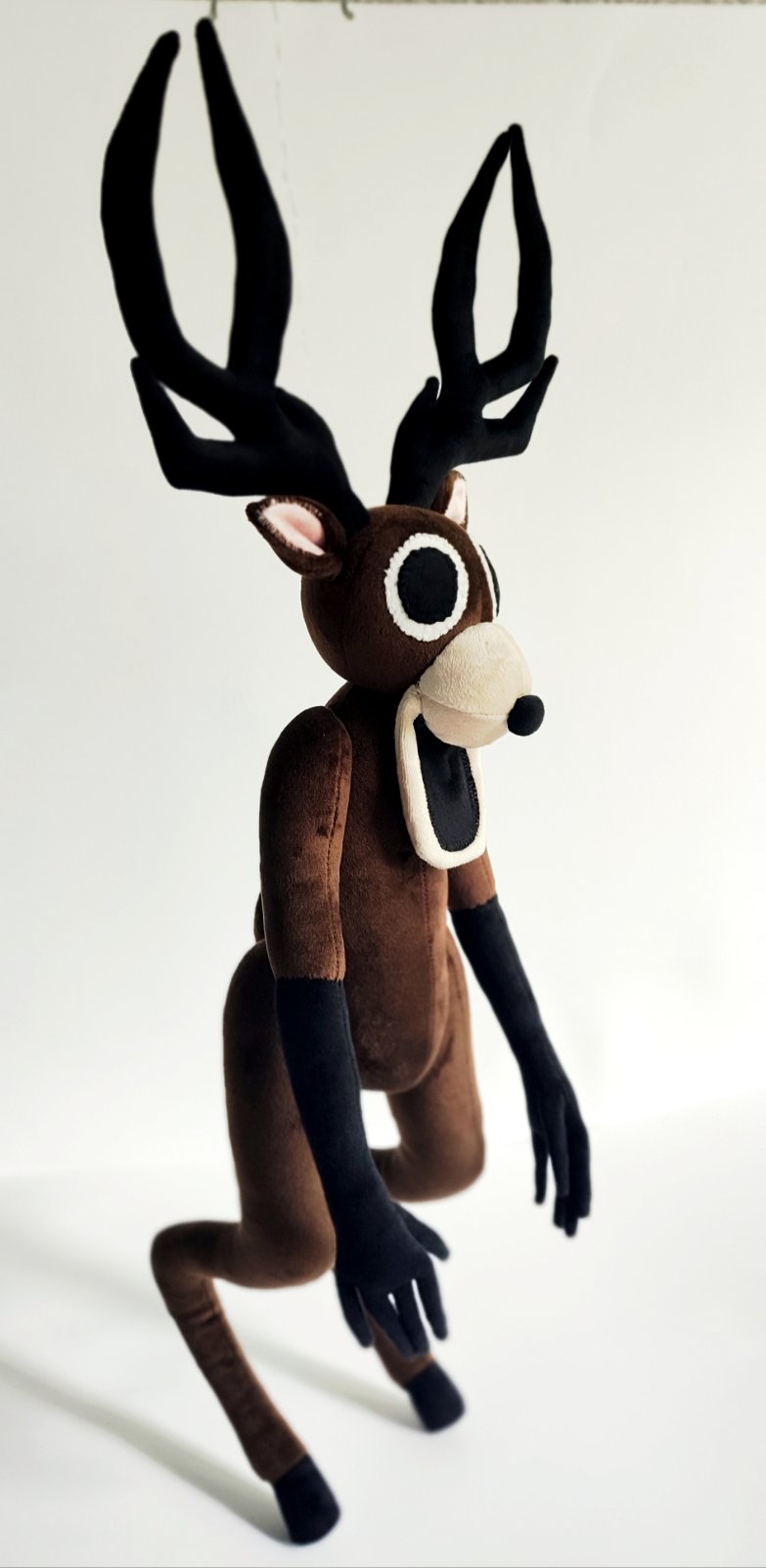 Hirsch aus „99 Nächte im Wald“ (Roblox) – Handgemachte Figur | ca. 60 cm | Auf Bestellung
